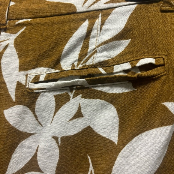 Old Navy Linen Blend Brown Floral Everyday Shorts - Picture 5 of 9